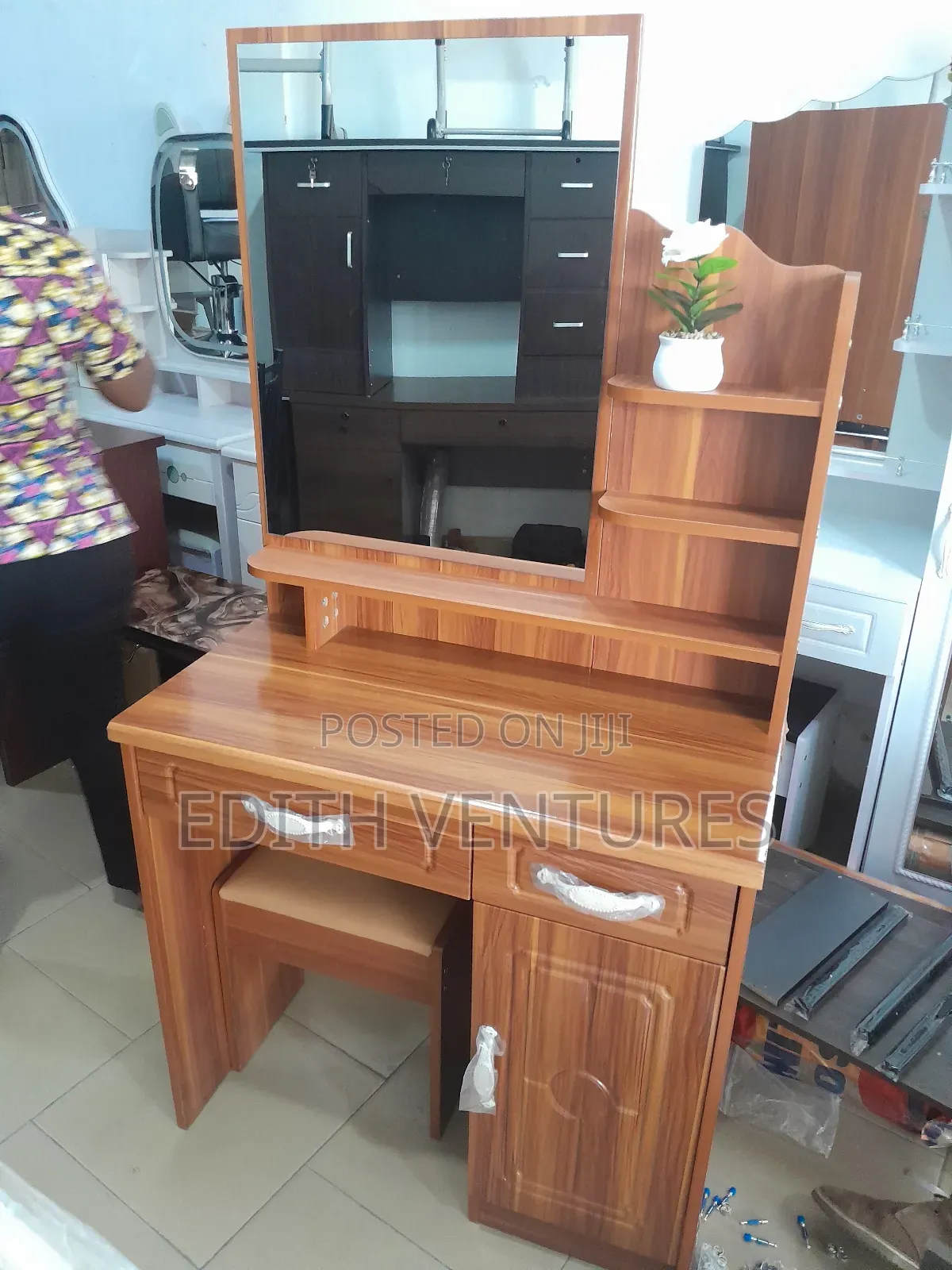 Ergonomic Dresser