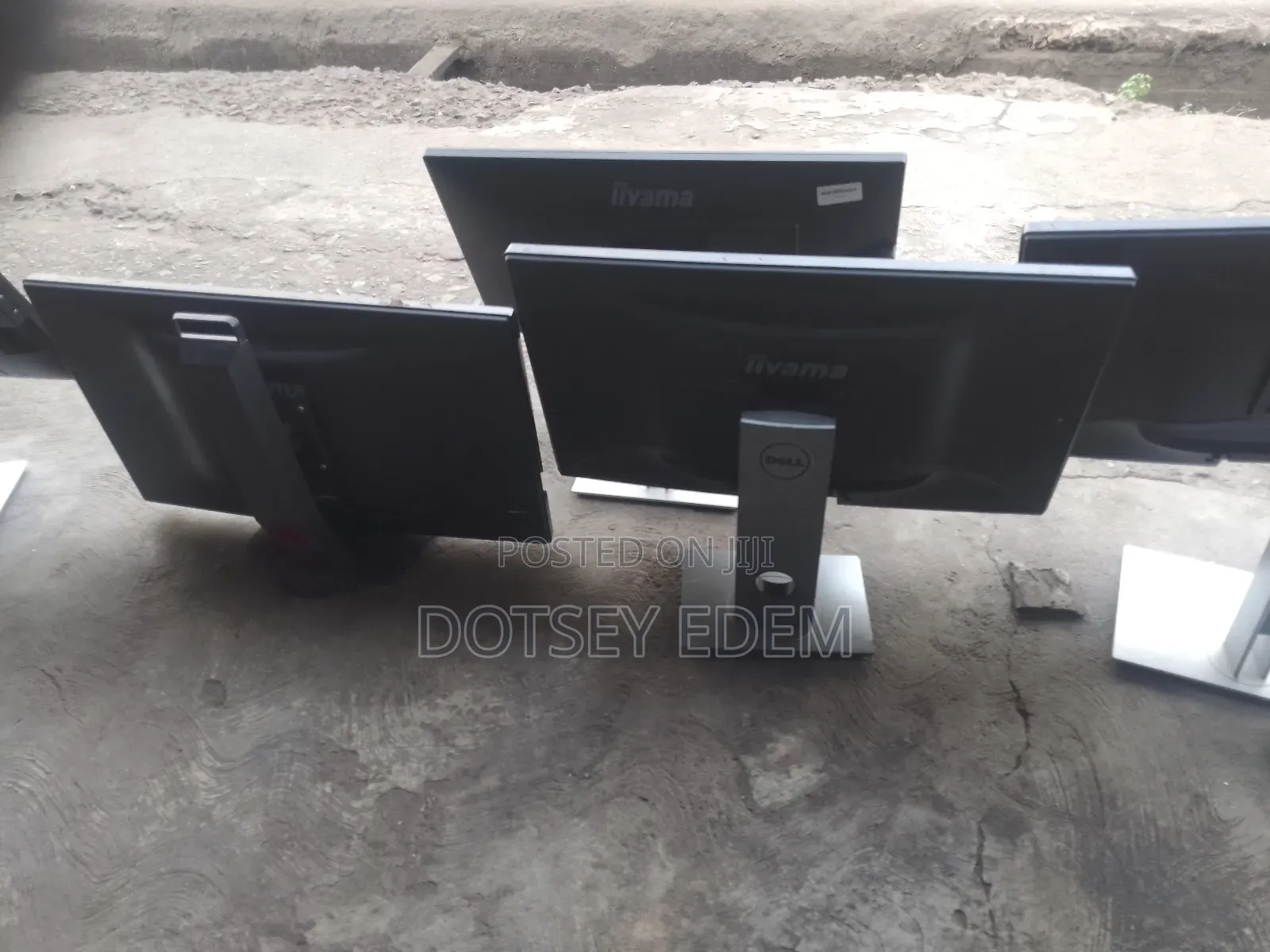 24 Inches Monitors