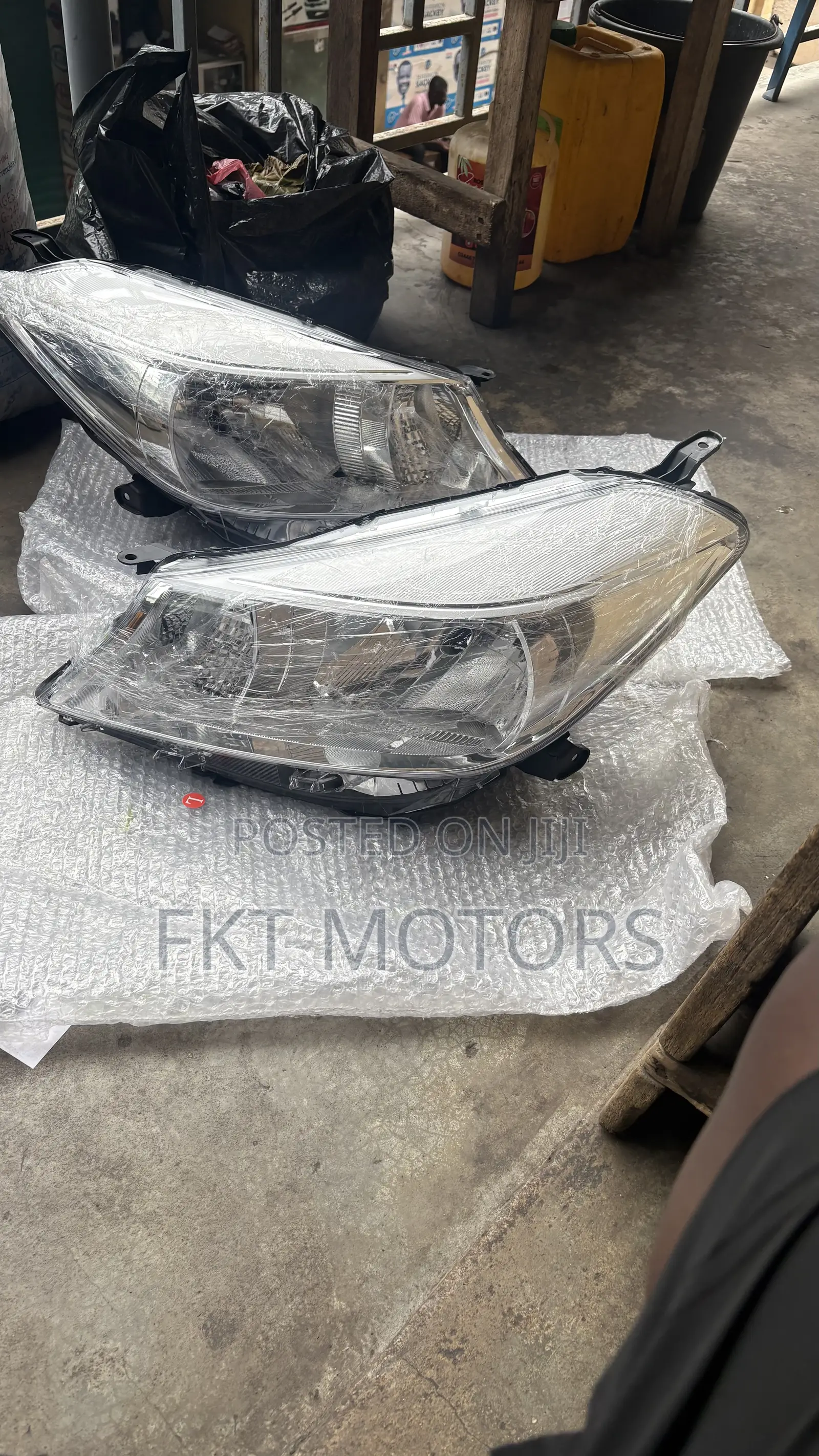 Toyota Vitz/Yaris Headlight 2012,2013,2014,2015,2016,2017