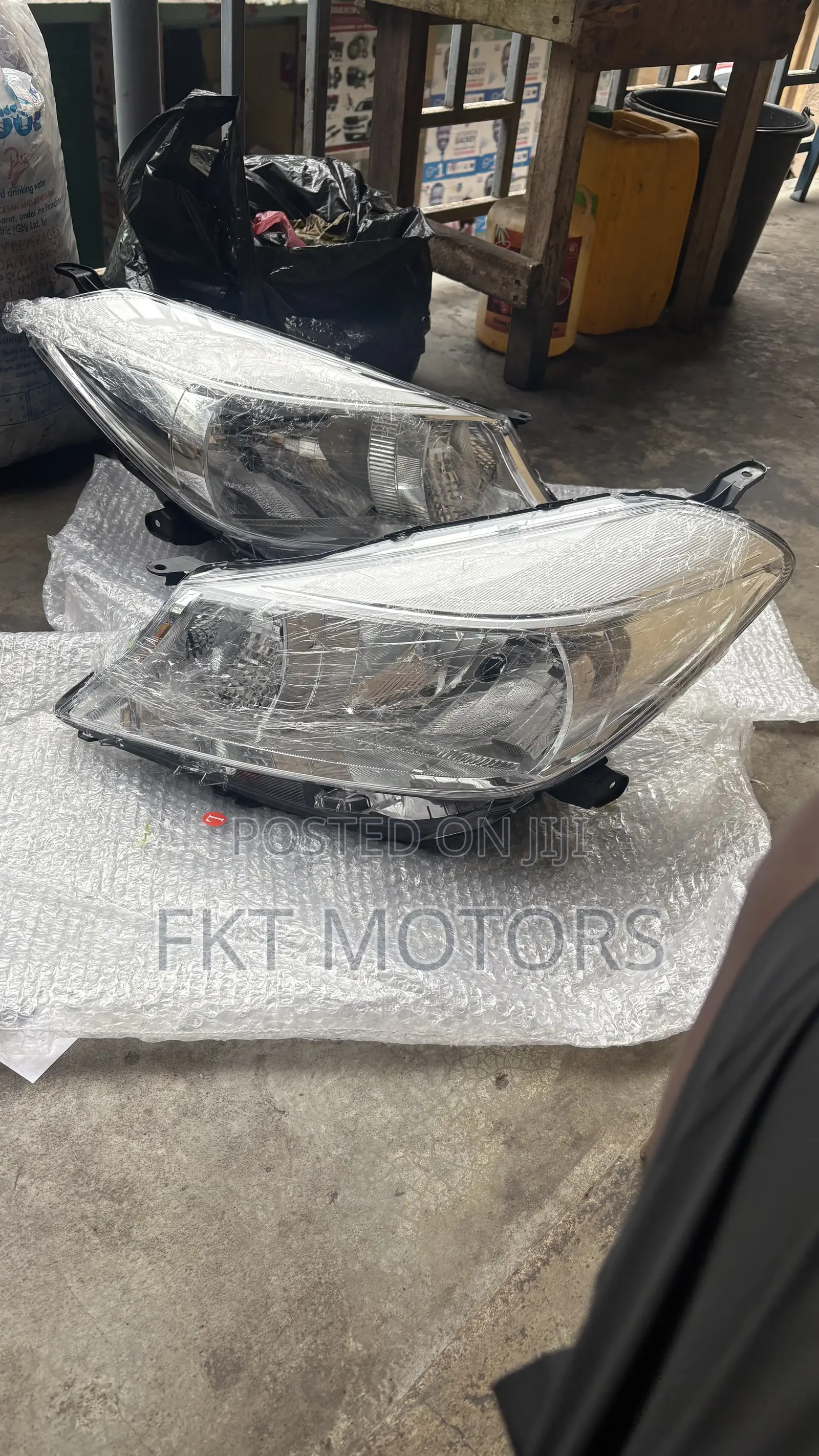 Toyota Vitz/Yaris Headlight 2012,2013,2014,2015,2016,2017