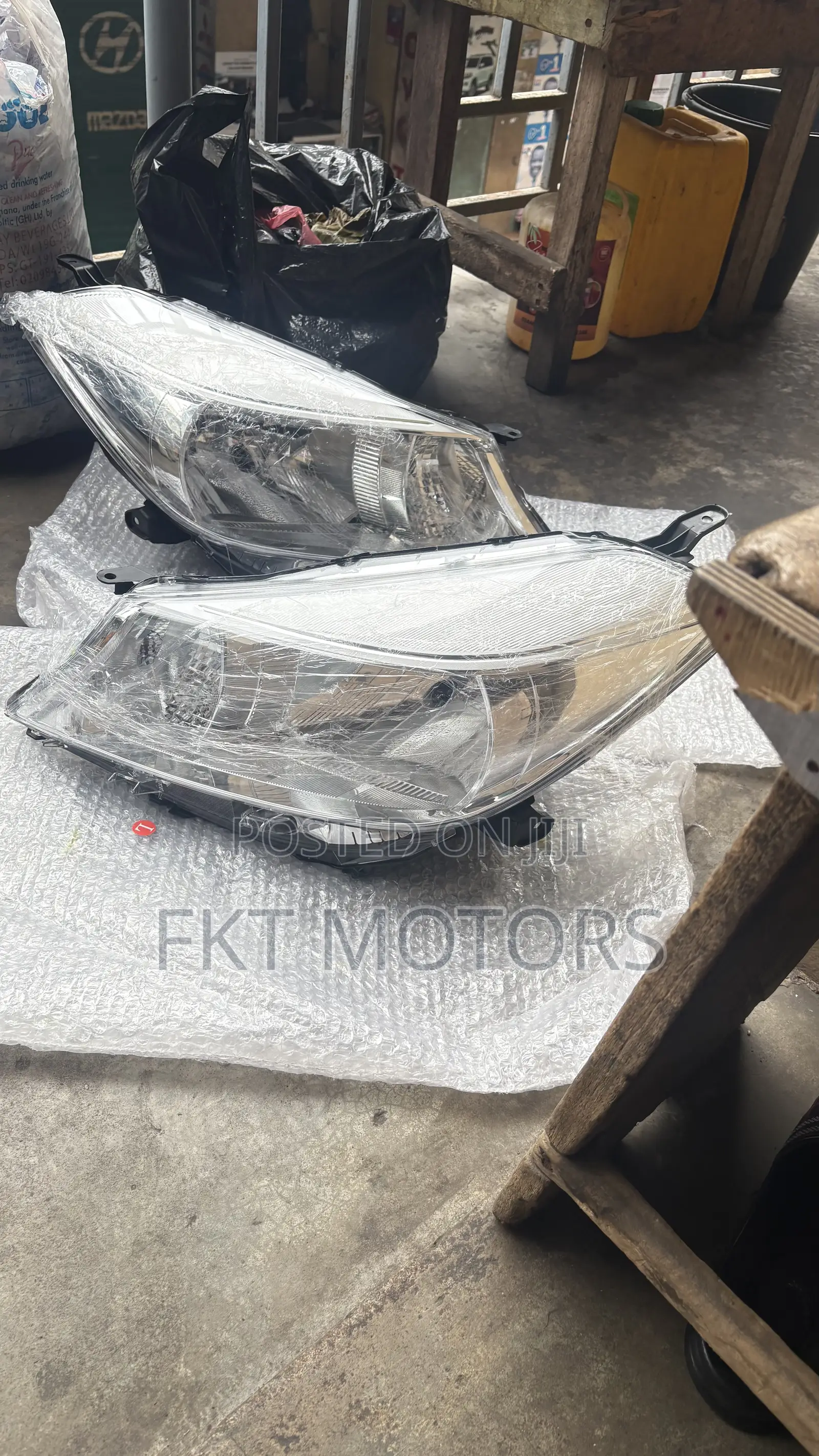 Toyota Vitz/Yaris Headlight 2012,2013,2014,2015,2016,2017