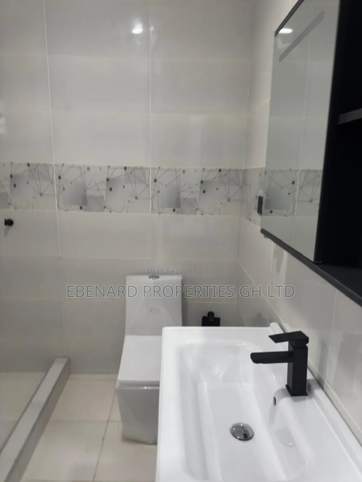 3bdrm Duplex in Bernard Properties, Tema Metropolitan for sale