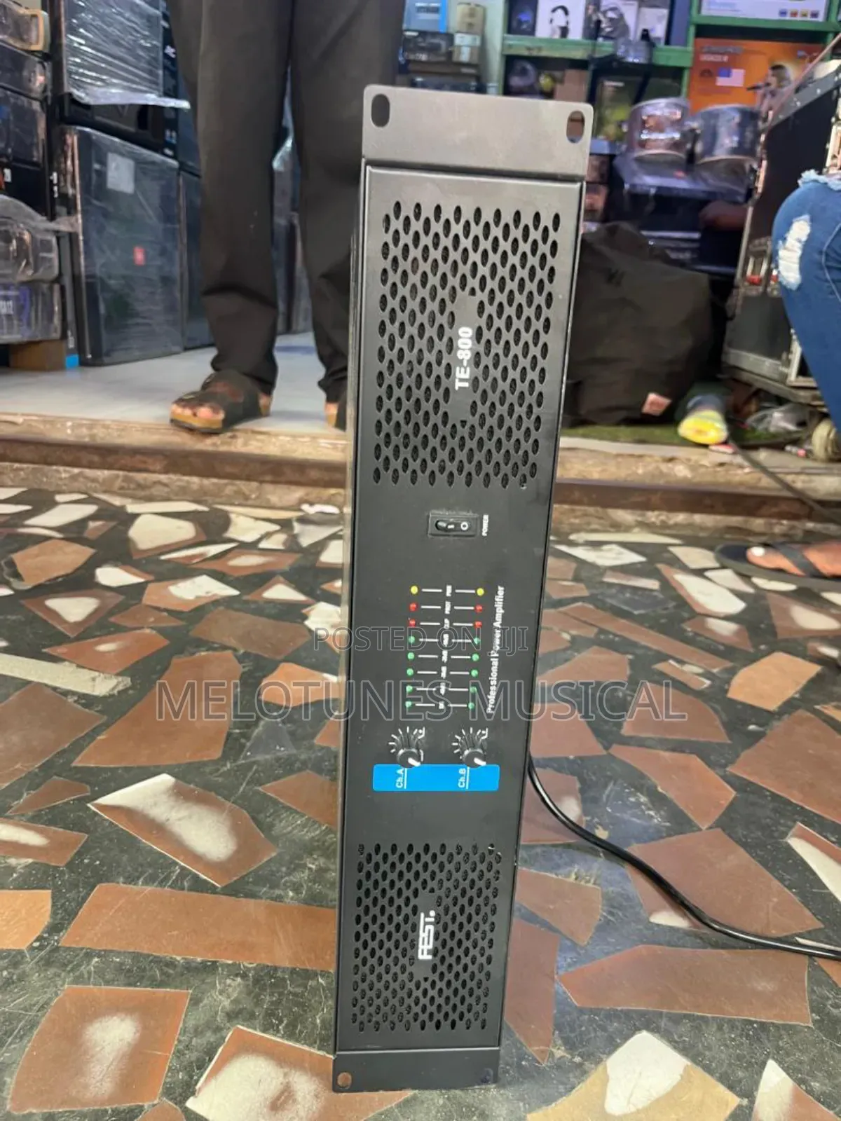Fest Te-800 Professional Power Amplifier.