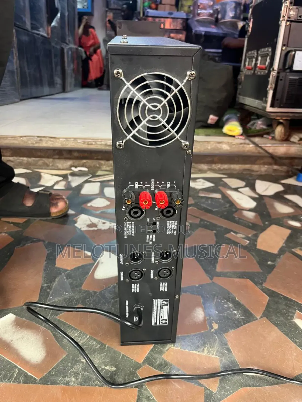 Fest Te-800 Professional Power Amplifier.