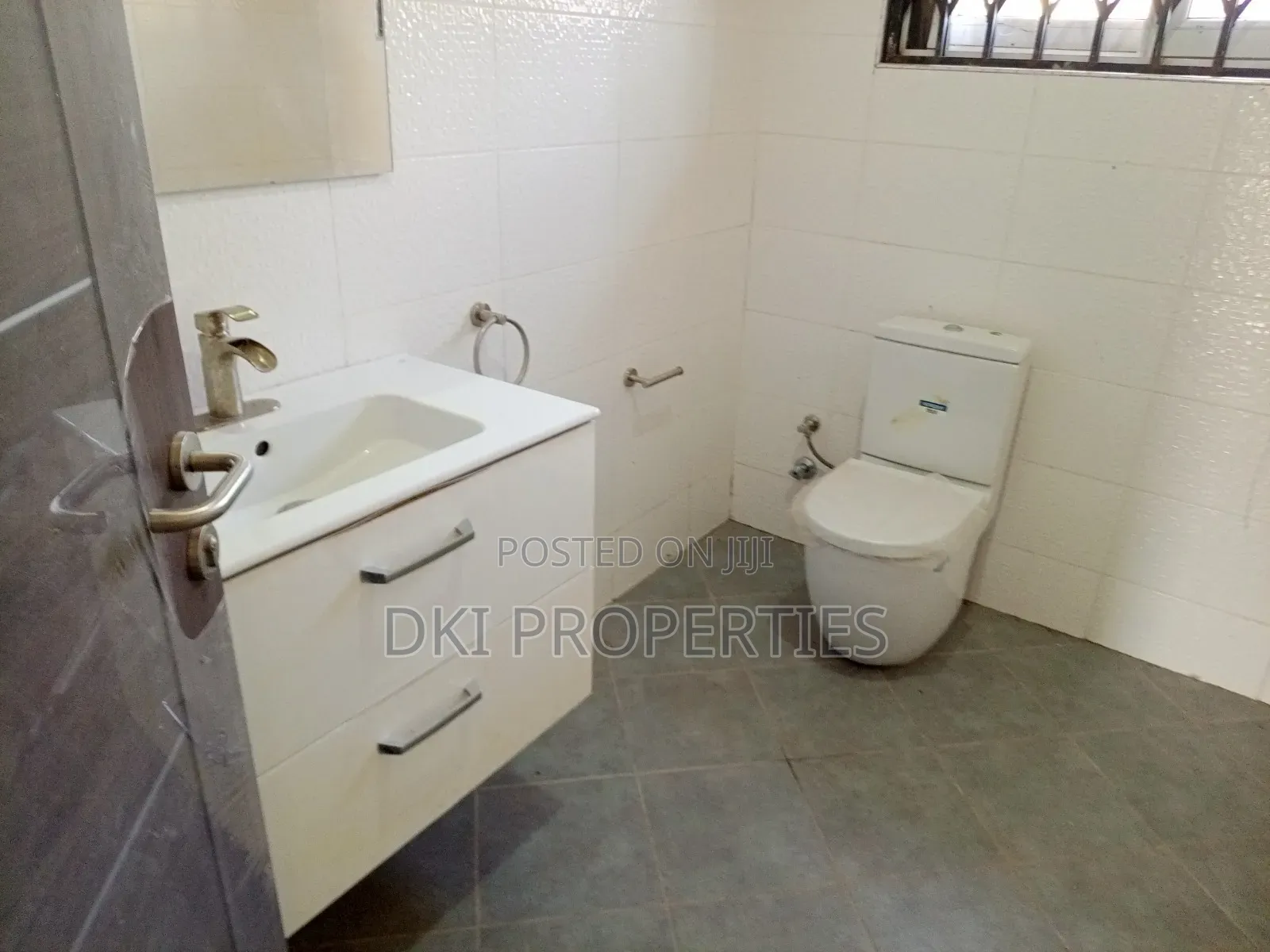 4bdrm House in Dki Properties, Oyibi for sale