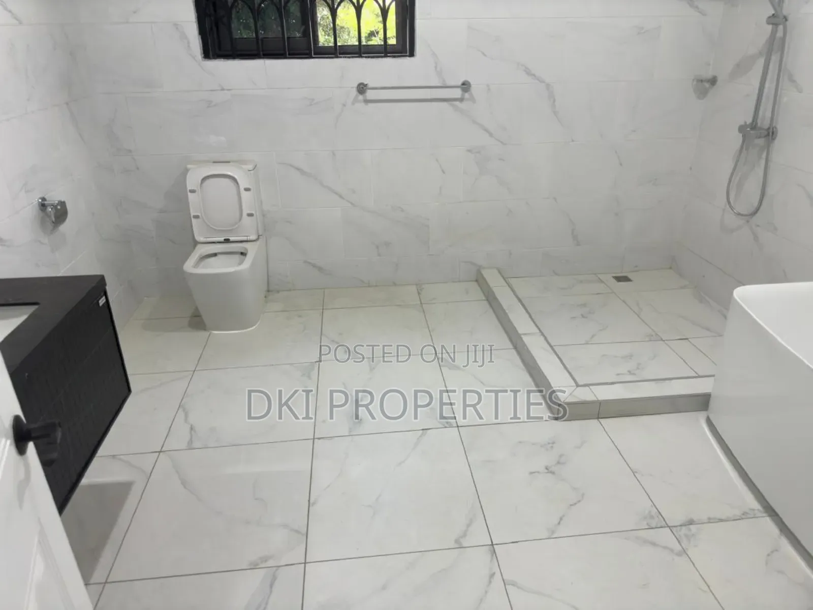 5bdrm House in Dki Properties, East Legon for sale