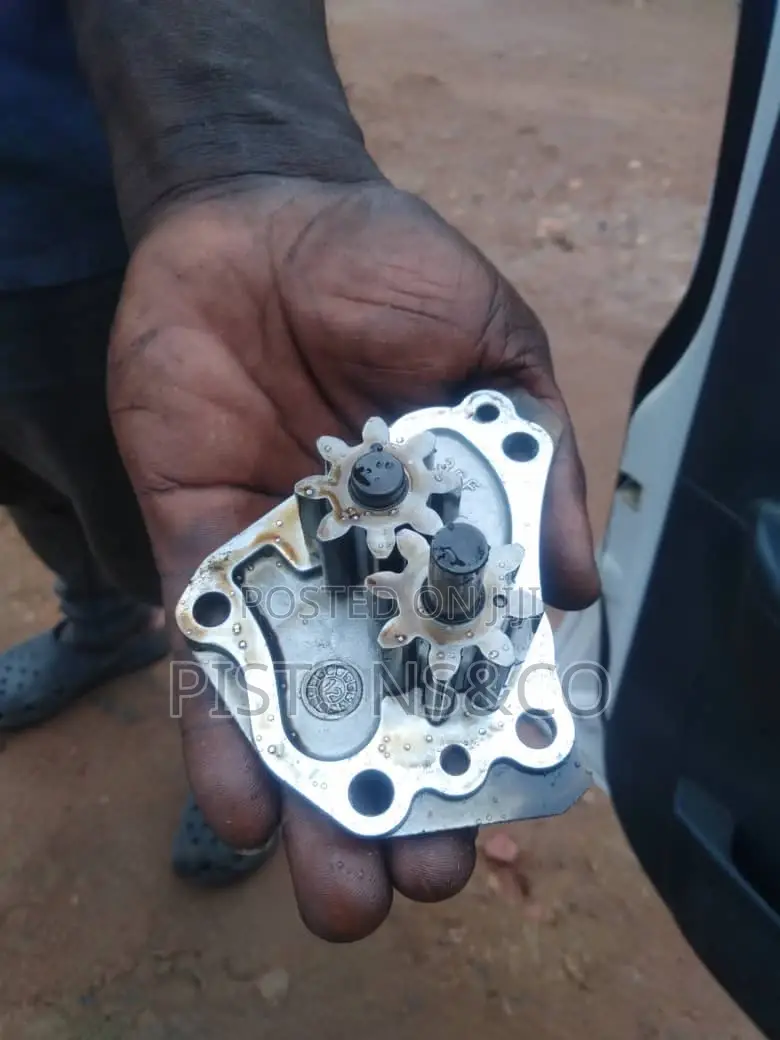 Nissan Almera 2013 Crankshaft and Oil Pump