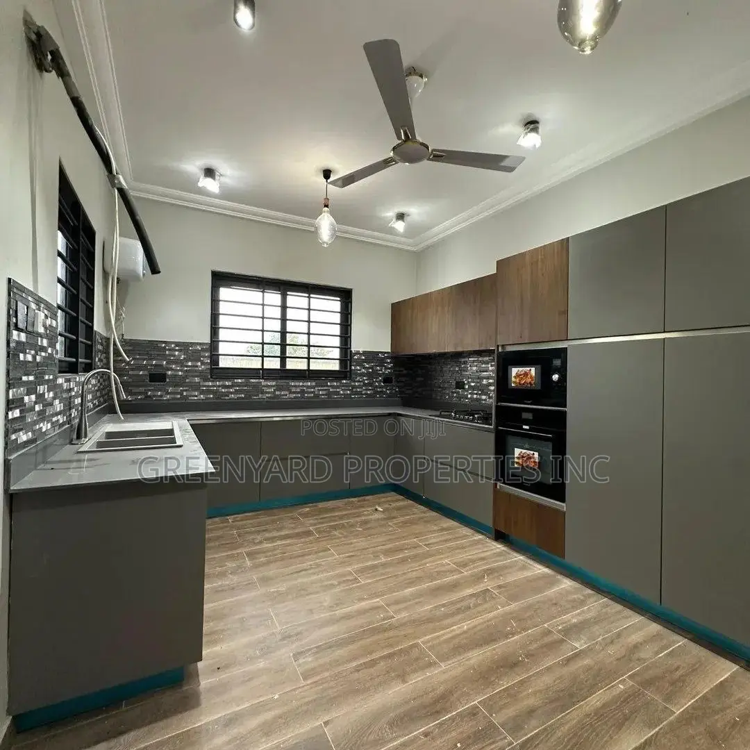 4bdrm House in Lakeside for sale
