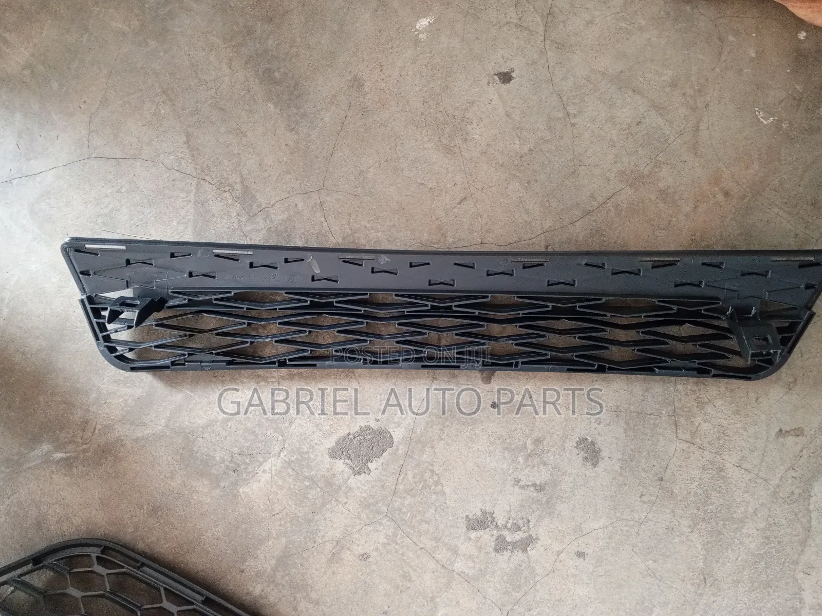 Toyota Matrix Bumper Top and Down Grill 2009,2010,2011,2012