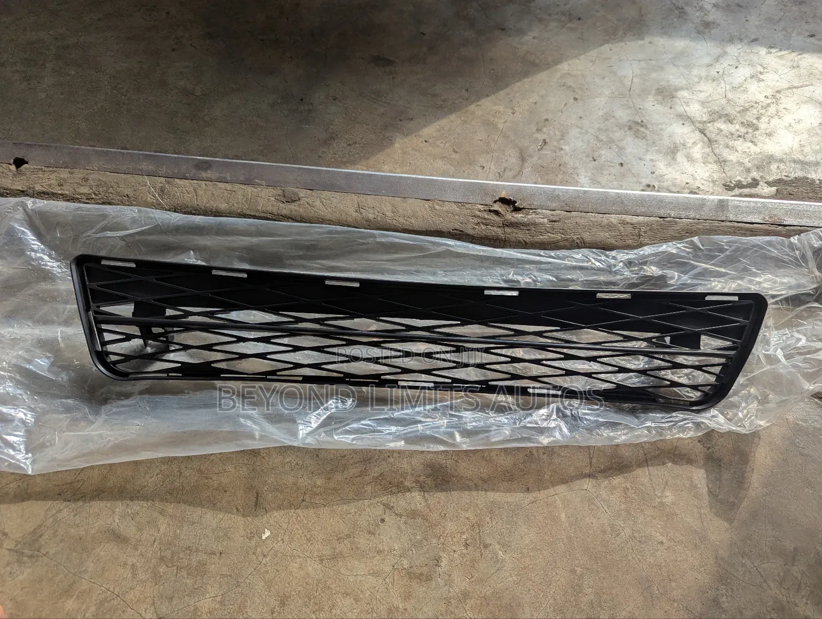 Toyota Matrix Top Grille/ Front Shell