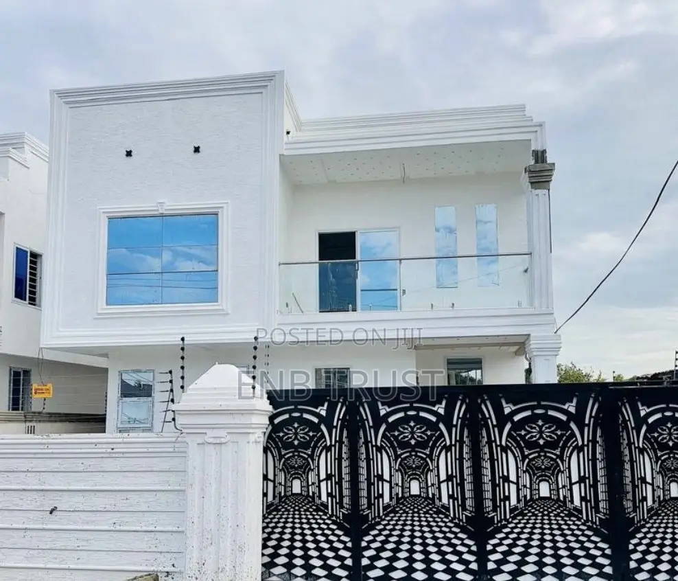 4bdrm House in Ashaley Botwe, School Junction for sale