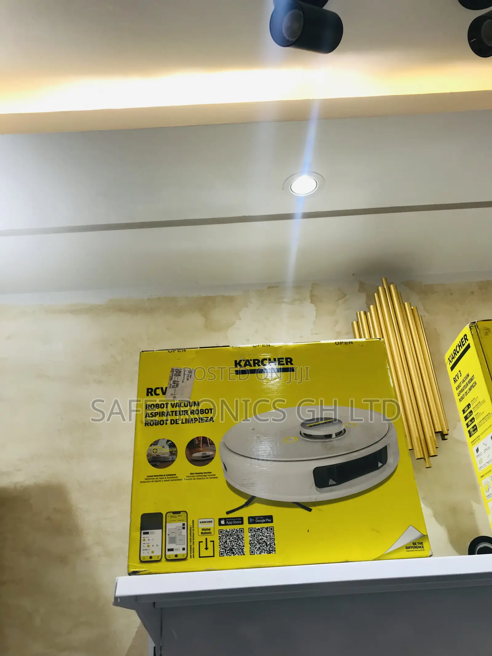 Check Out Good Robot Karcher RCV-5 Vacuum Cleaner