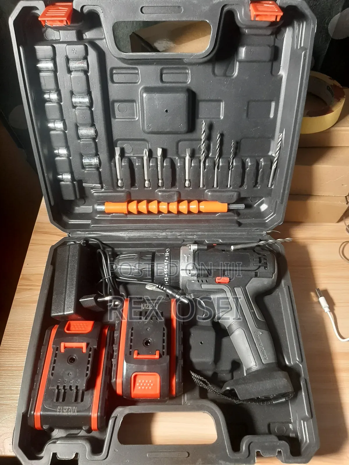 Multifunctional Electric Drill With 2 Batteries