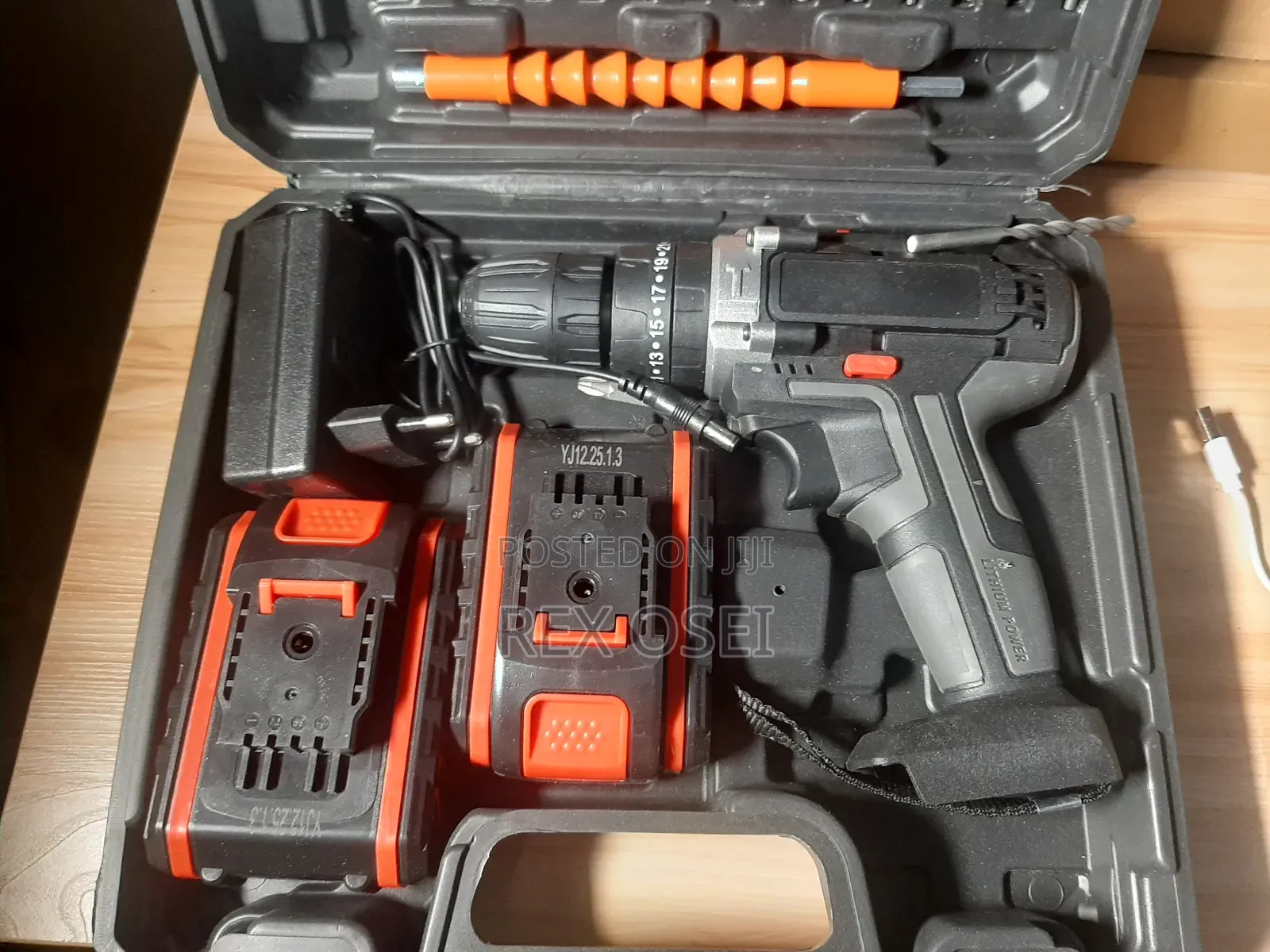 Multifunctional Electric Drill With 2 Batteries