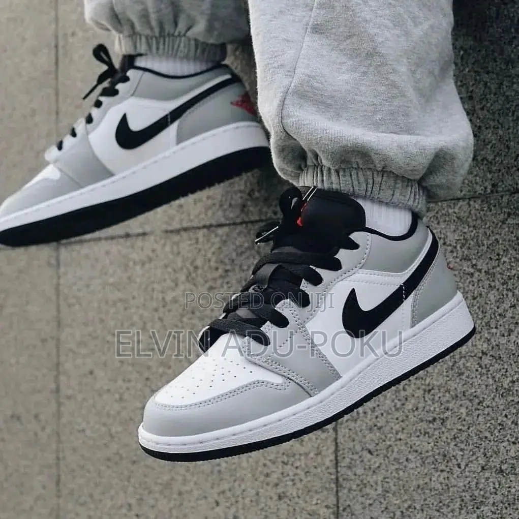 Air Jordan 1 Low "Light Smoke Grey" Sneakers