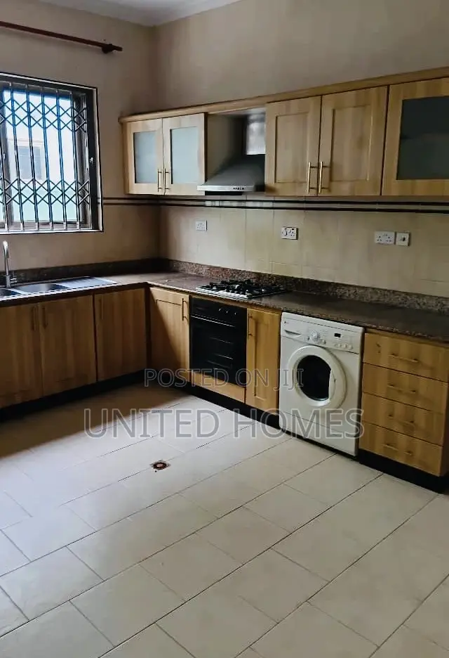 5bdrm House in Osu for rent
