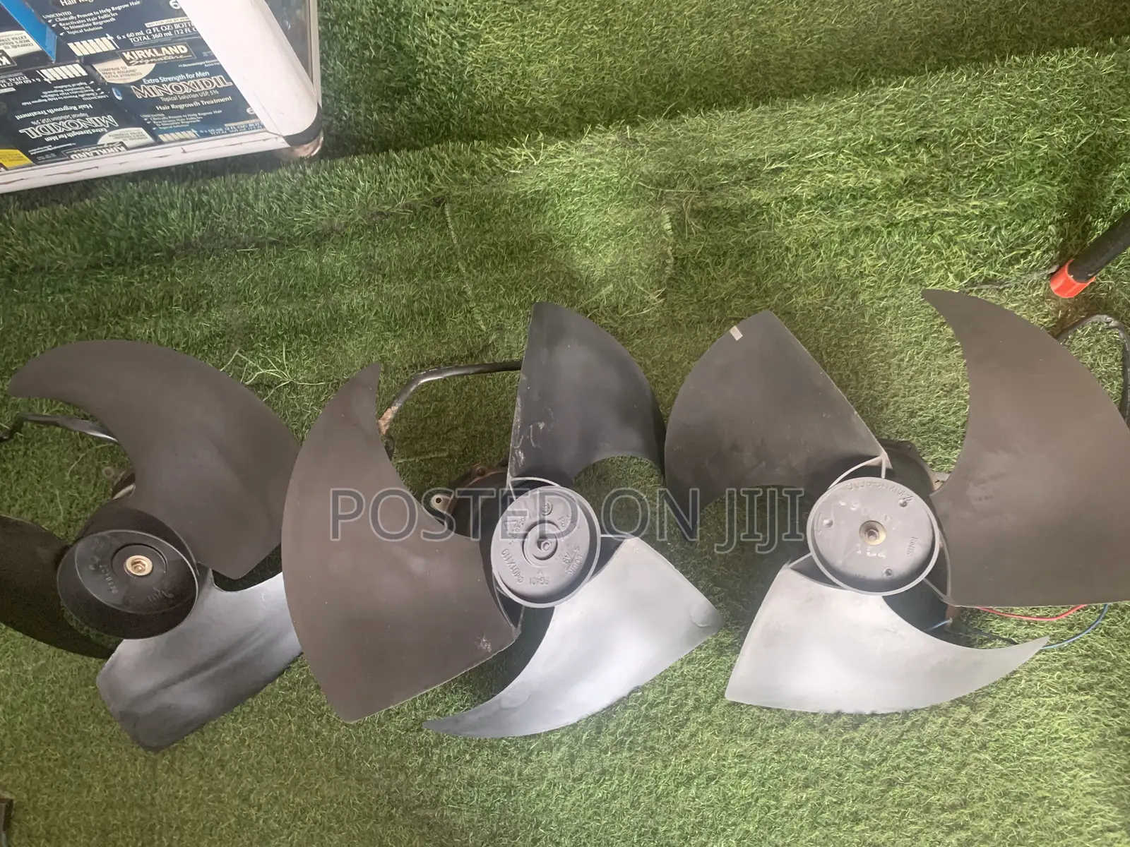 Short Blade Ac Fan for Shops,Offices, Etc Very Cold Blow