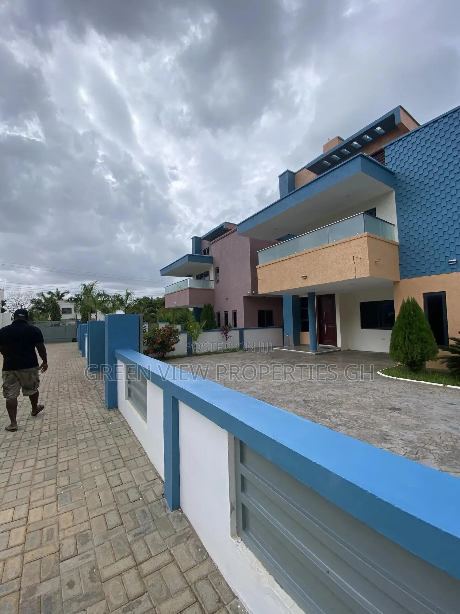 Furnished 4bdrm Duplex in West Hills Mall Area for rent