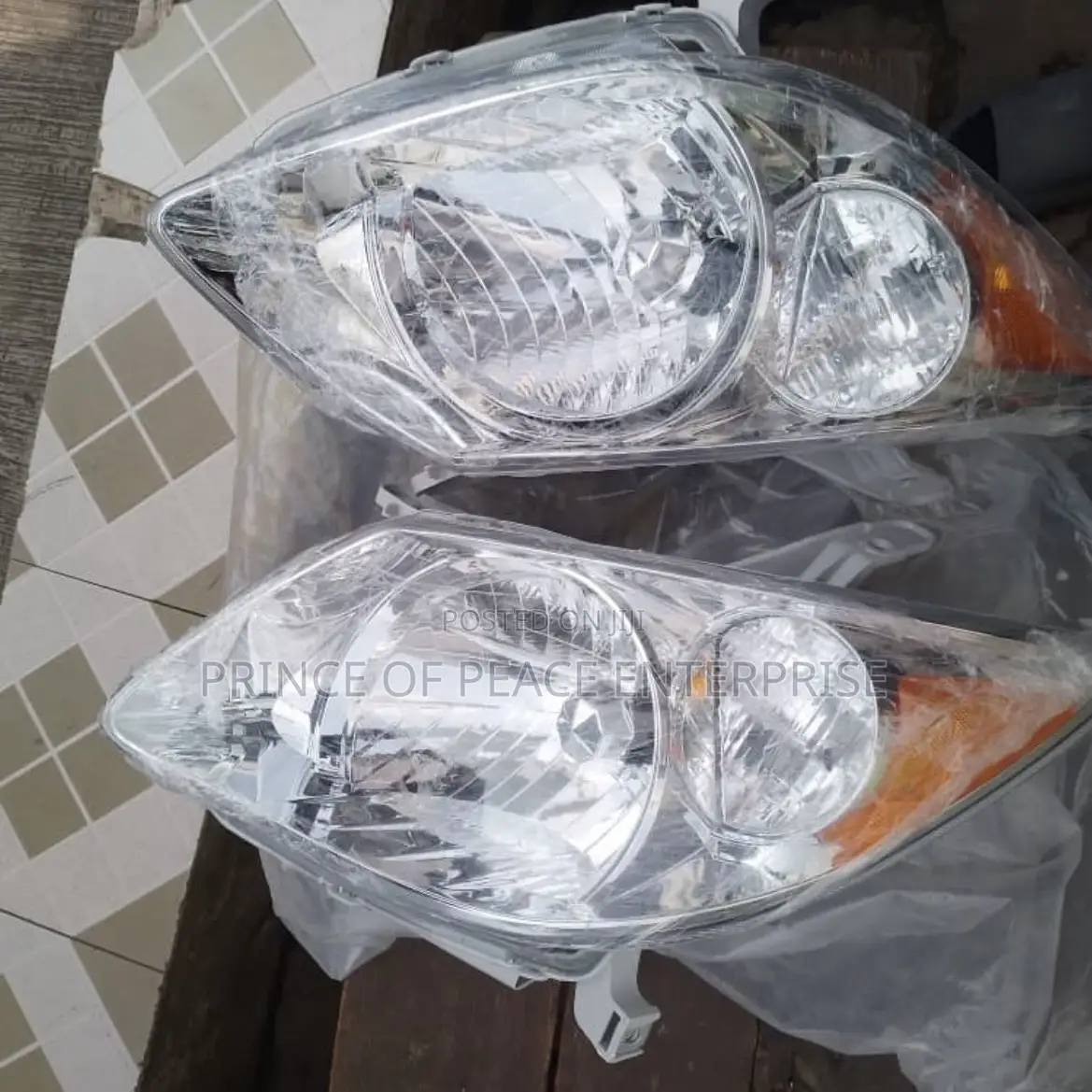 Pontiac Vibe 2005 2006 2007 Head Light Pair