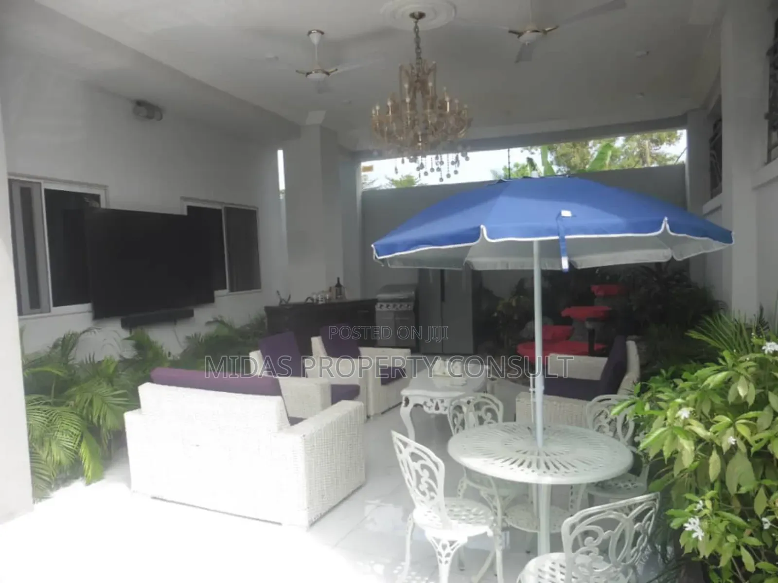 6bdrm House in East Airport for sale