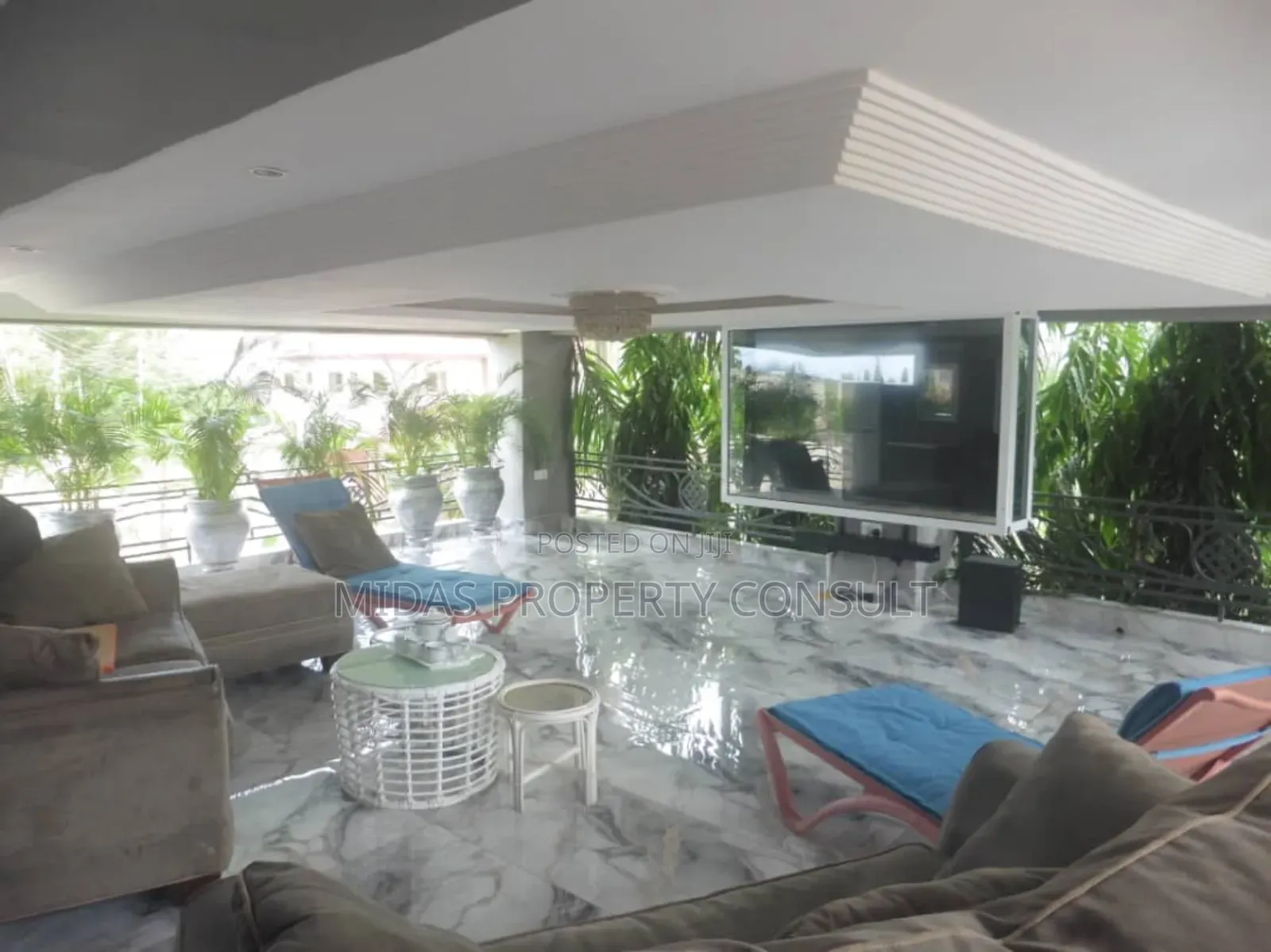 6bdrm House in East Airport for sale
