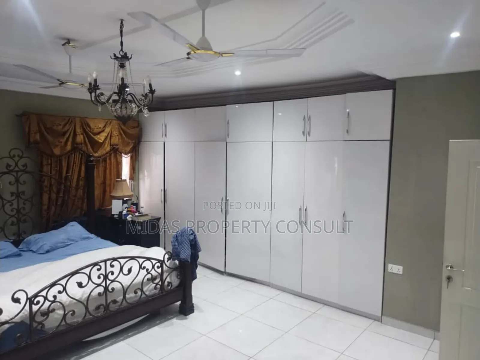 6bdrm House in East Airport for sale