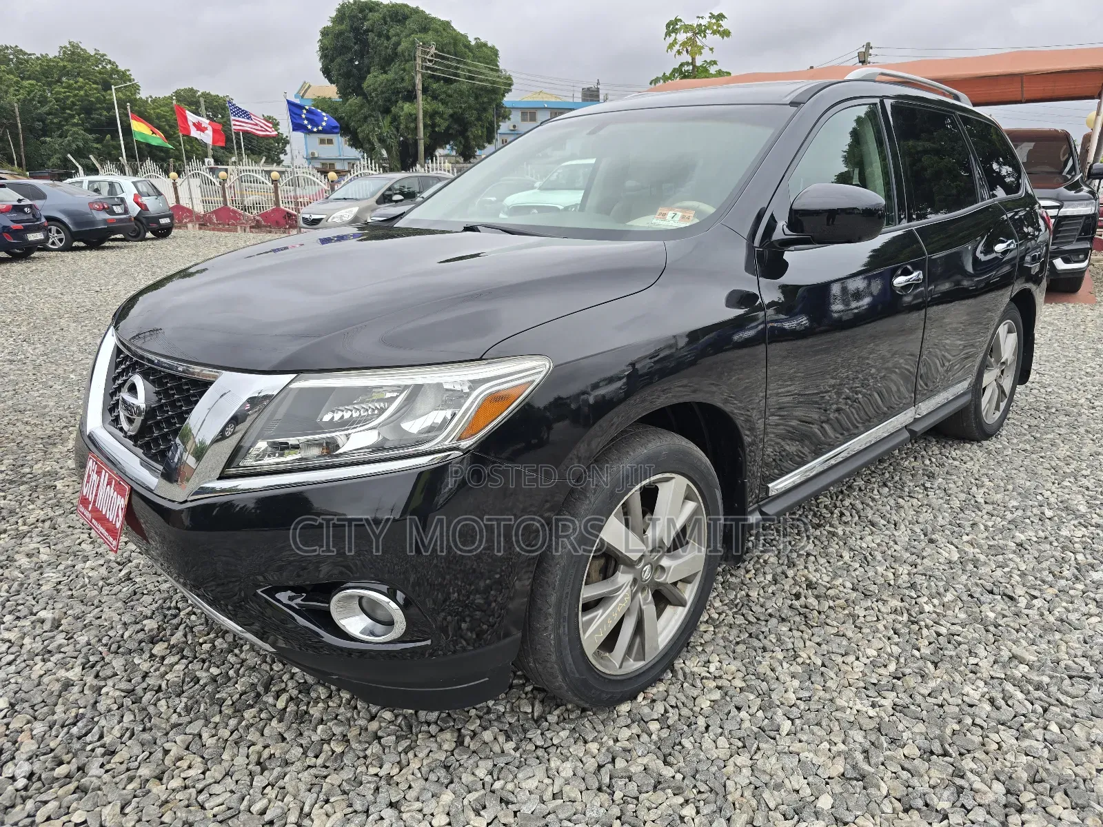 Nissan Pathfinder Platinum 4x4 2013 Black