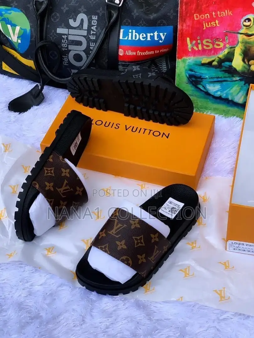 Unisex Louis Vuitton Slides