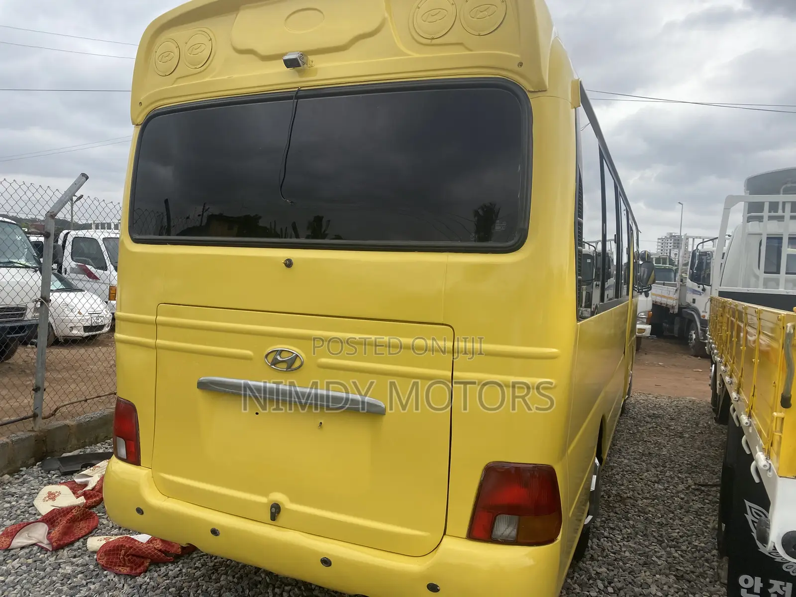 Hyundai County 2016 Yellow