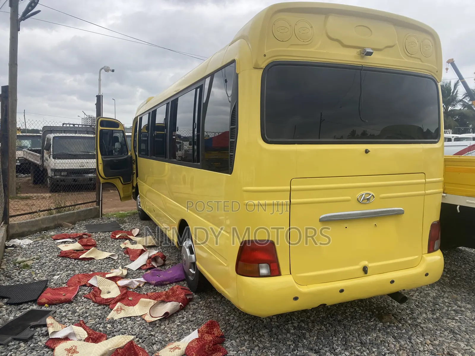 Hyundai County 2016 Yellow