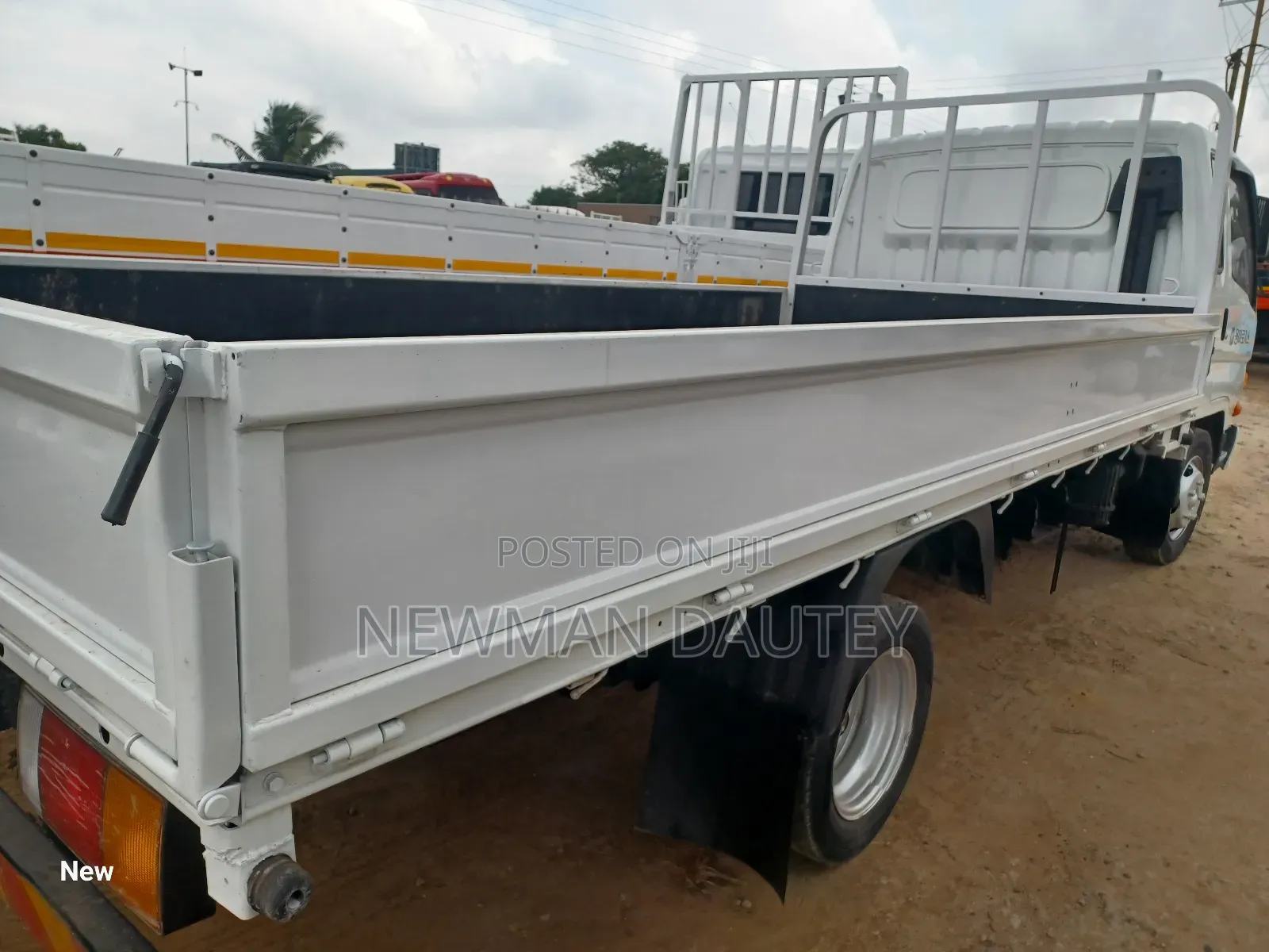 Hyundai Mighty White 2.5