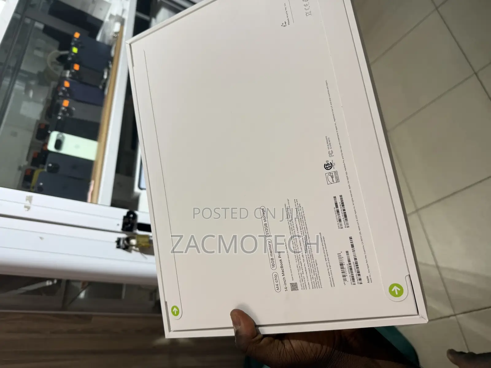 New Laptop Apple MacBook Pro 2024 M4 14-Inch 16GB Apple M4 SSD 512GB