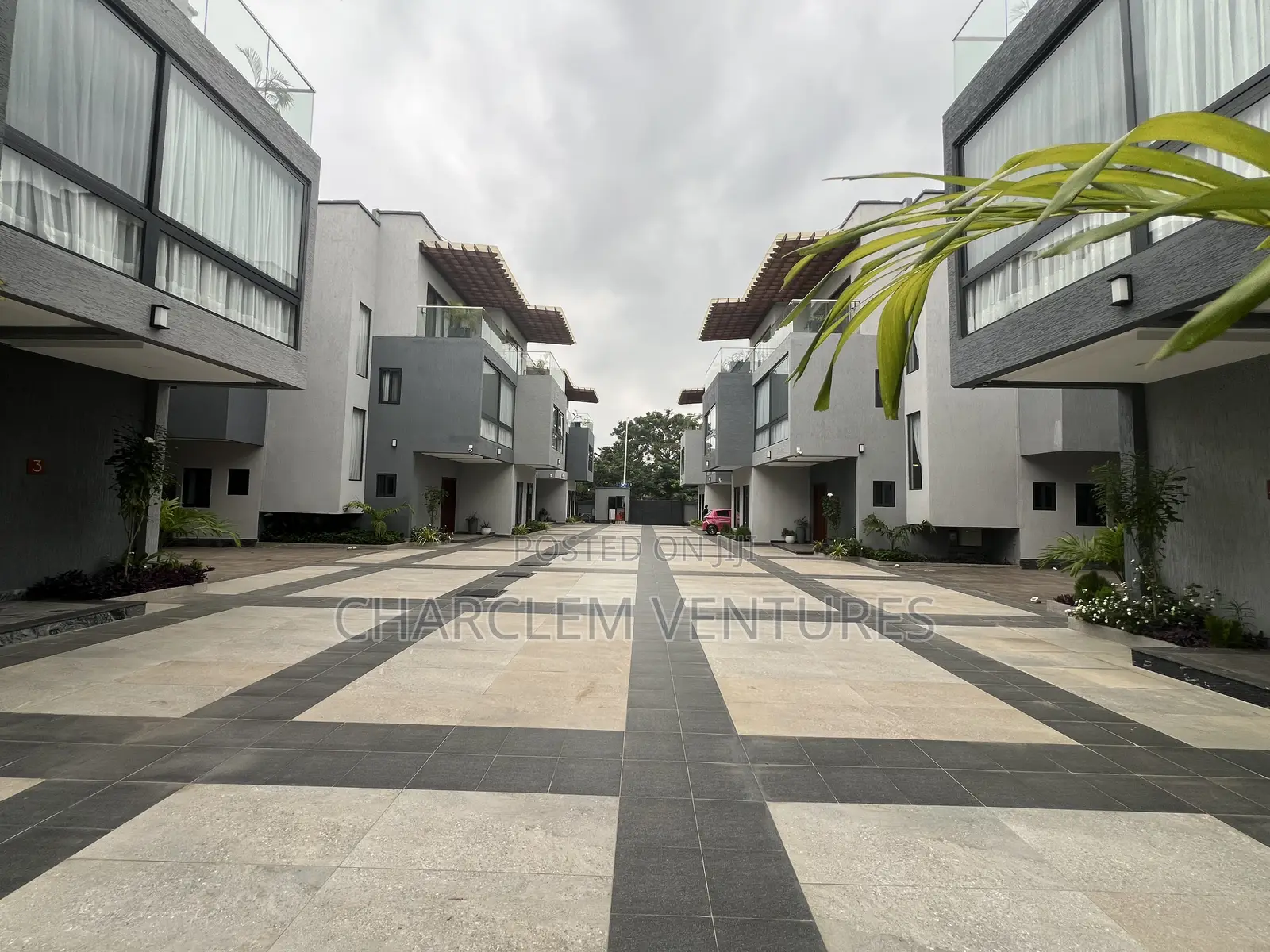 Furnished 4bdrm Townhouse / Terrace in Charclem Ventures, Roman Ridge