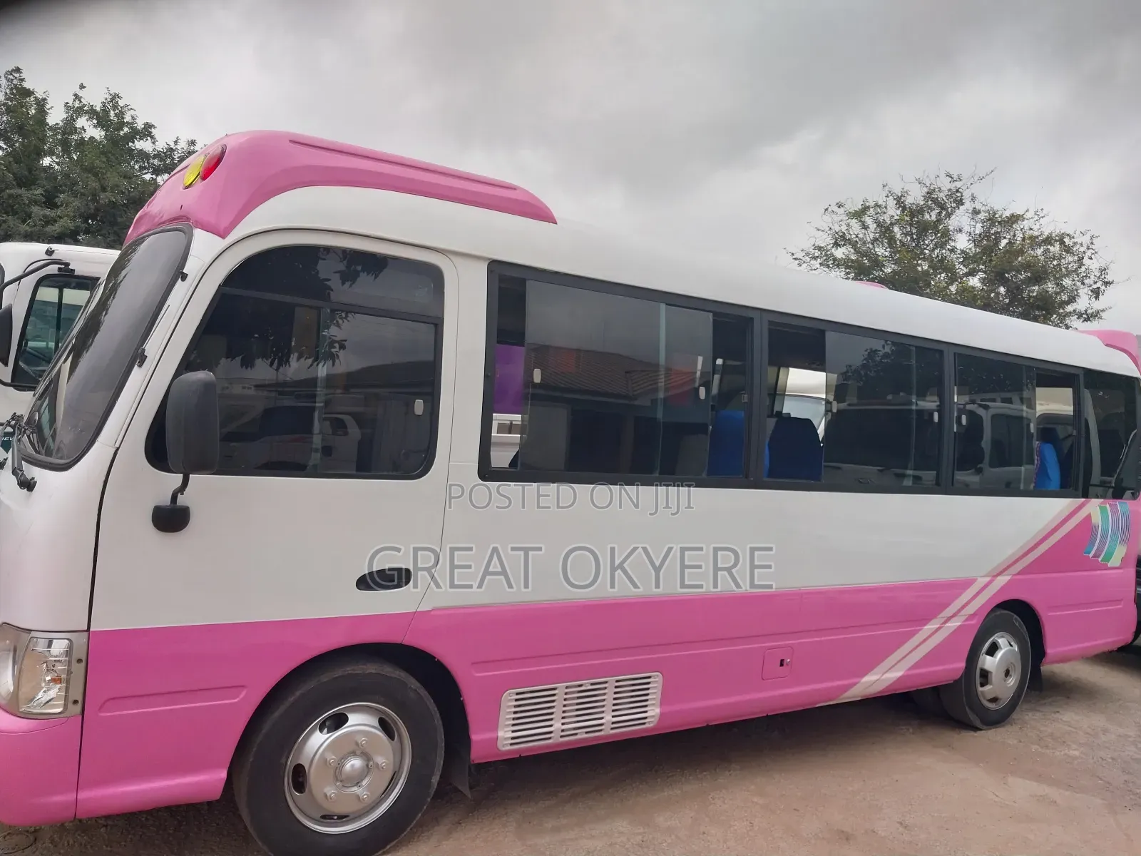 Hyundai County 2015 Pink