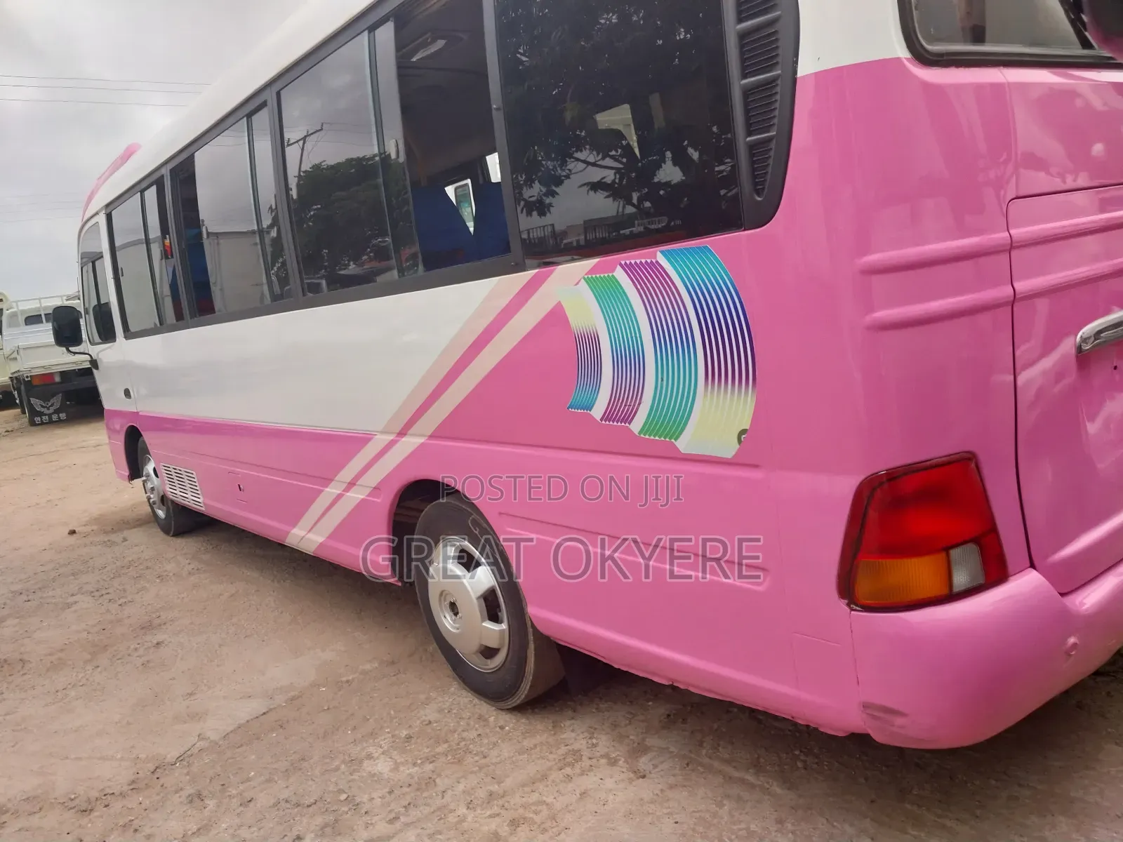 Hyundai County 2015 Pink