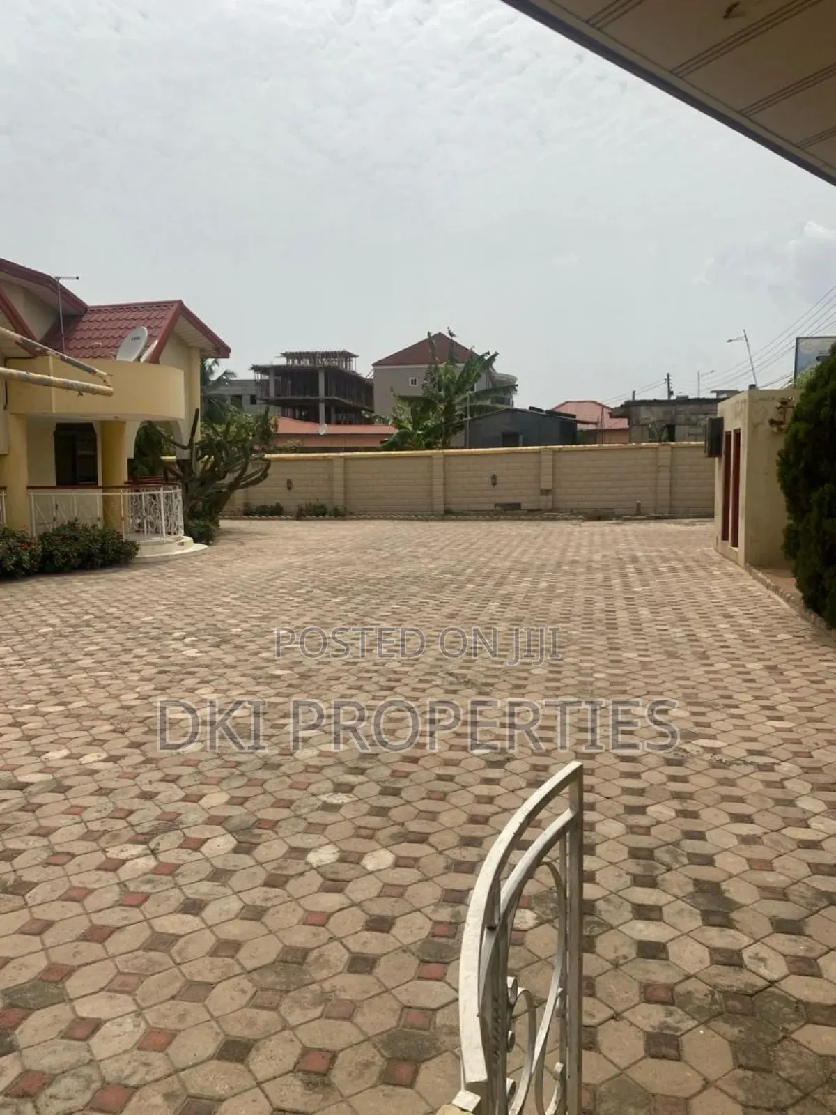 6bdrm House in Dki Properties, East Legon for sale