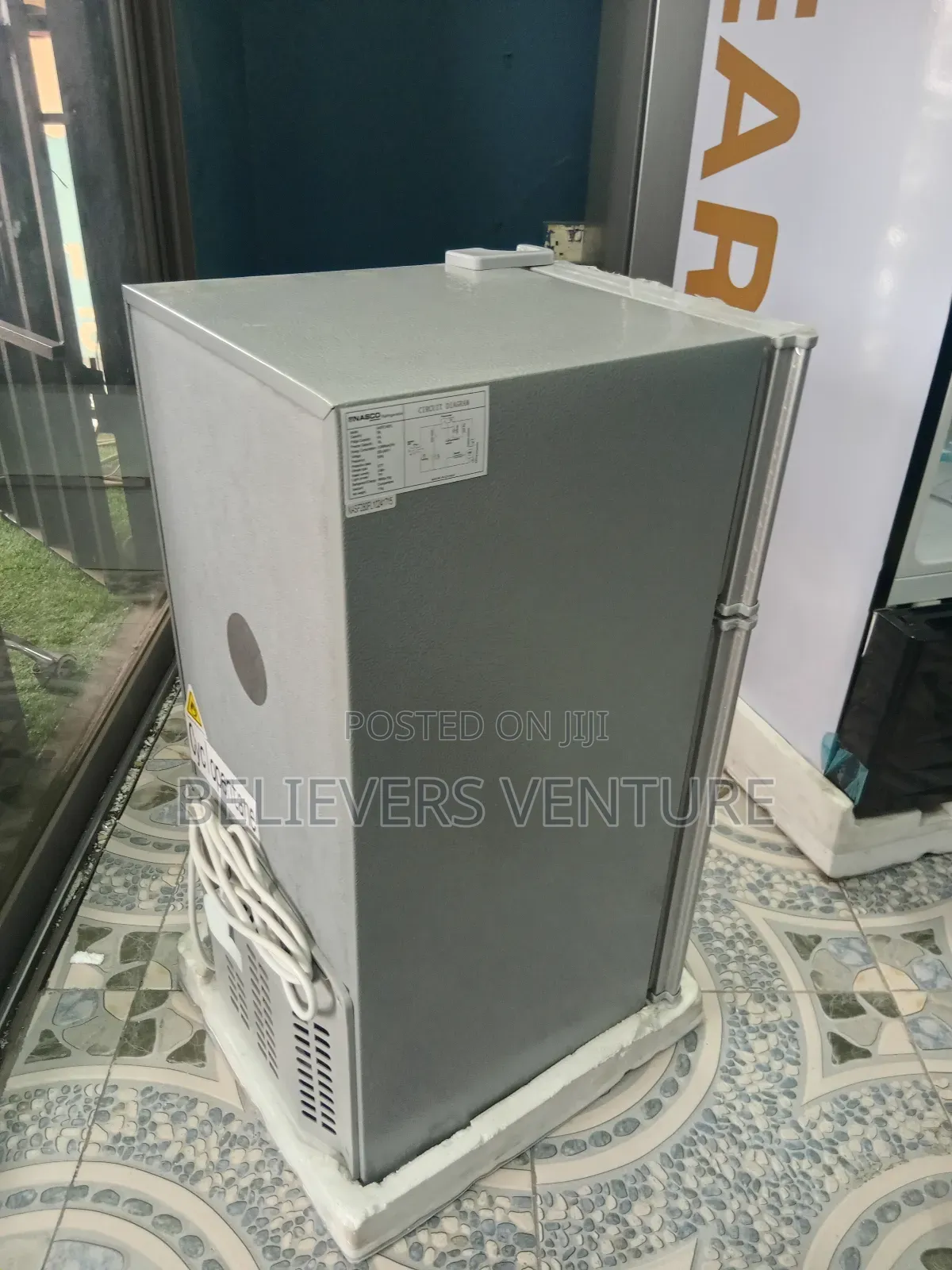 Easy to Maintain Nasco Stainless Top Freezer Fridge 58l