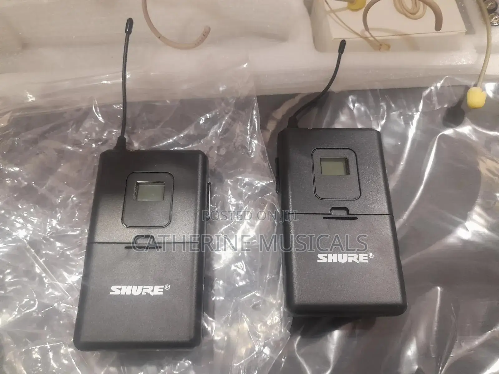Wireless 2 in 1 Microphone ( Lapel)