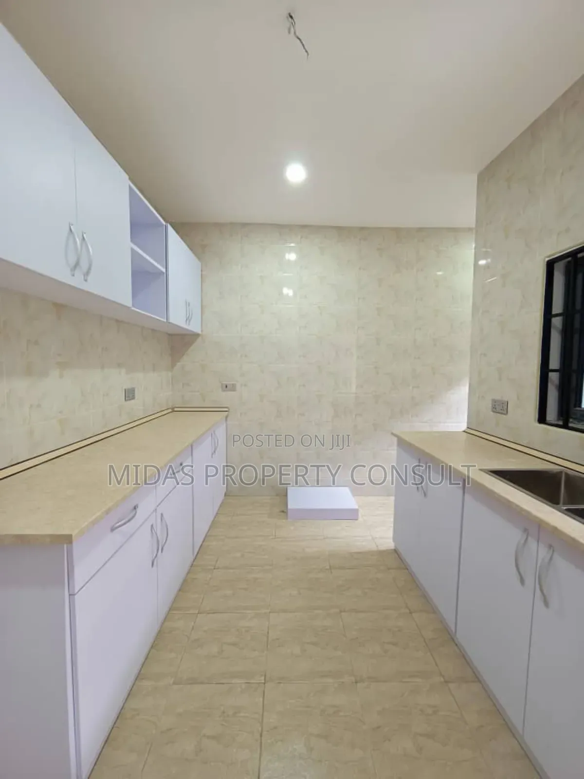 3bdrm House in Amrahia, Adenta for sale
