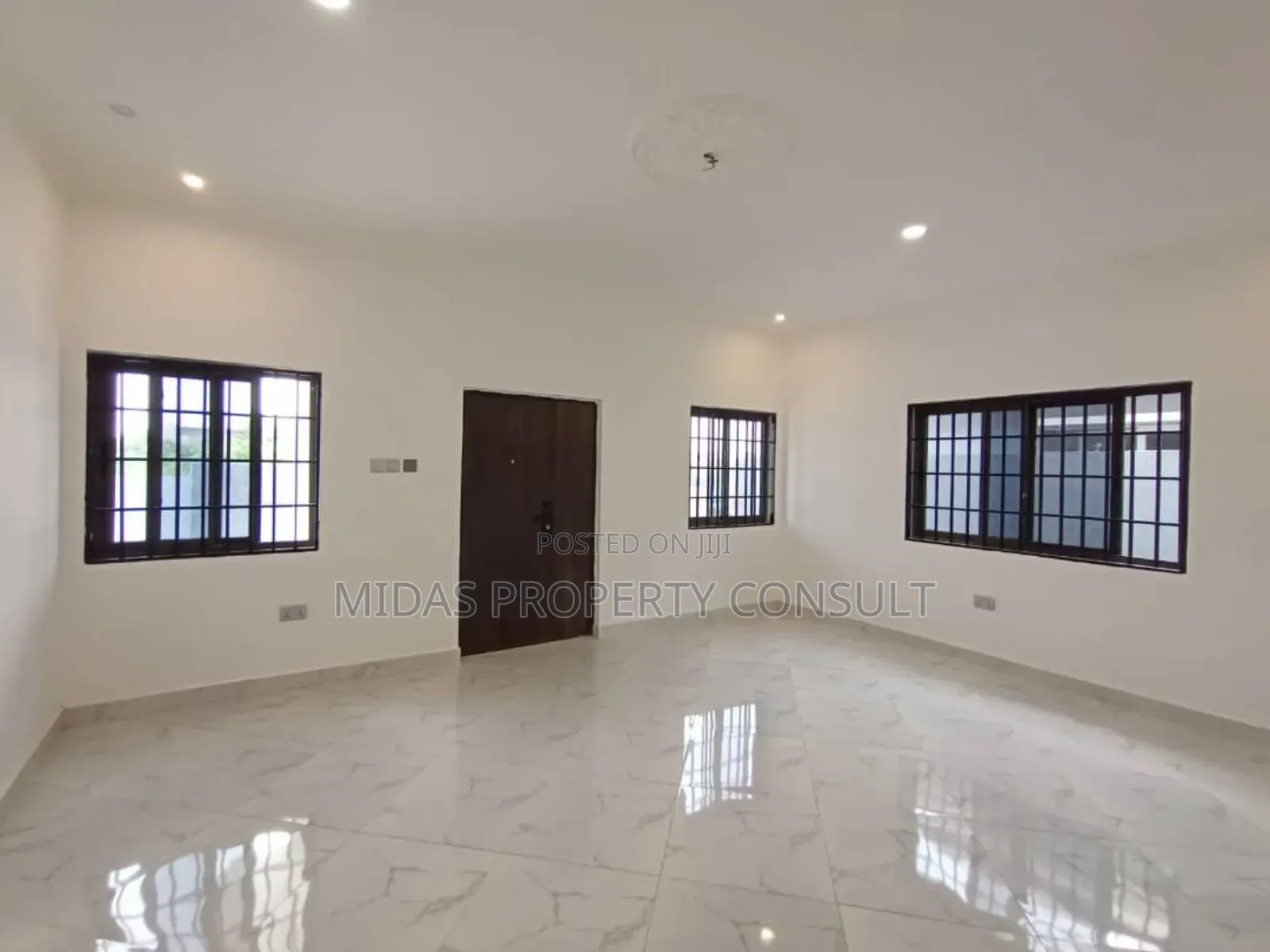 3bdrm House in Amrahia, Adenta for sale