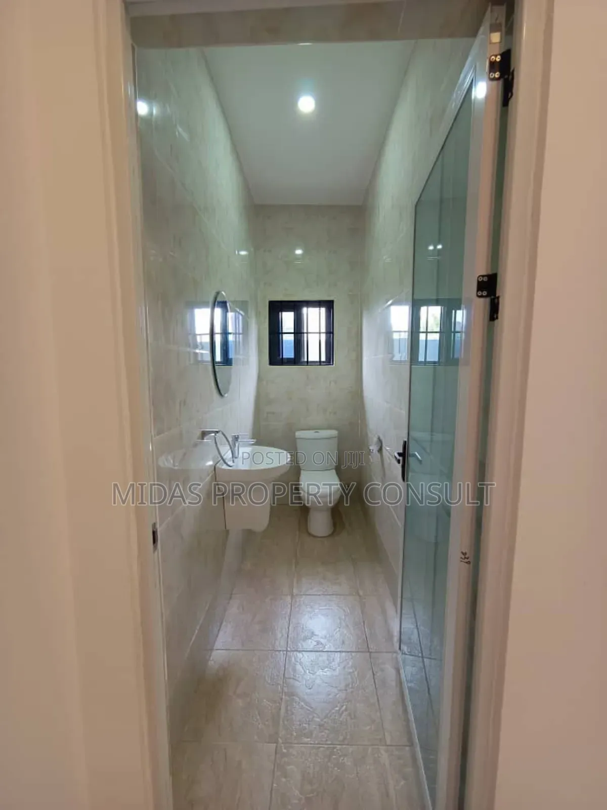 3bdrm House in Amrahia, Adenta for sale