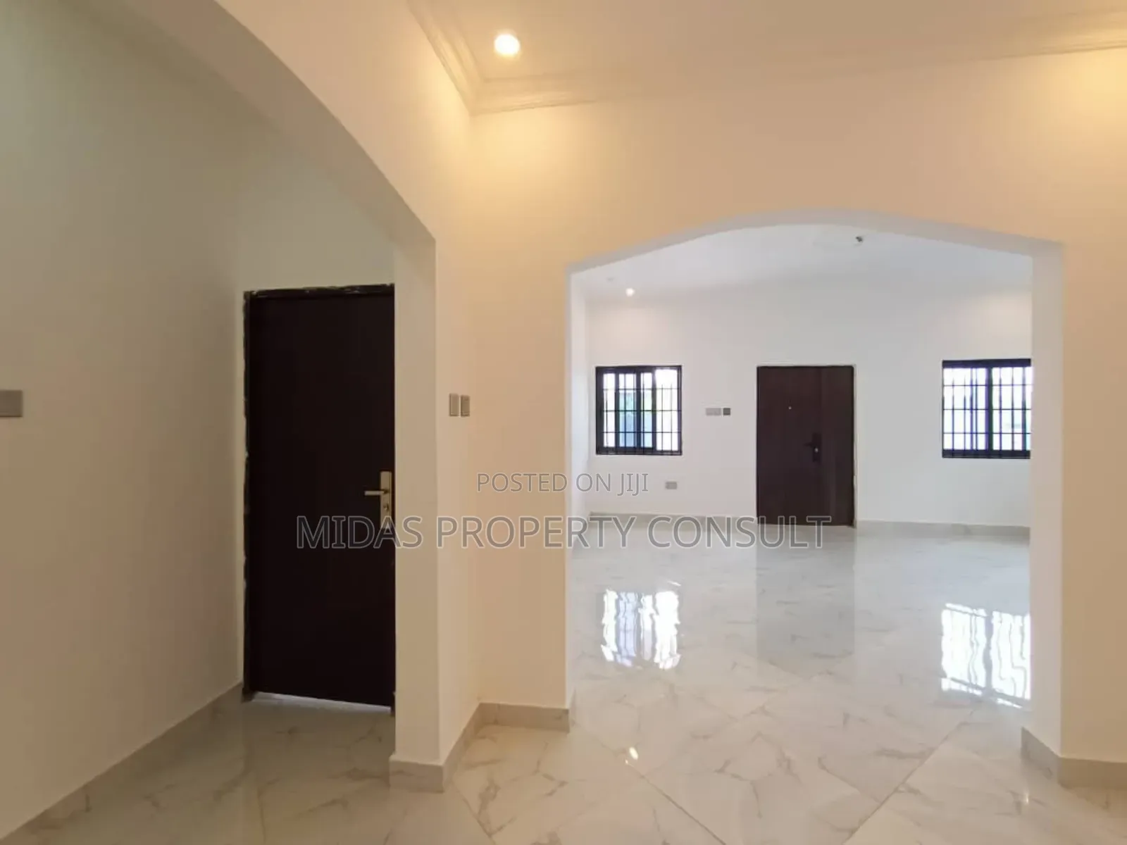 3bdrm House in Amrahia, Adenta for sale