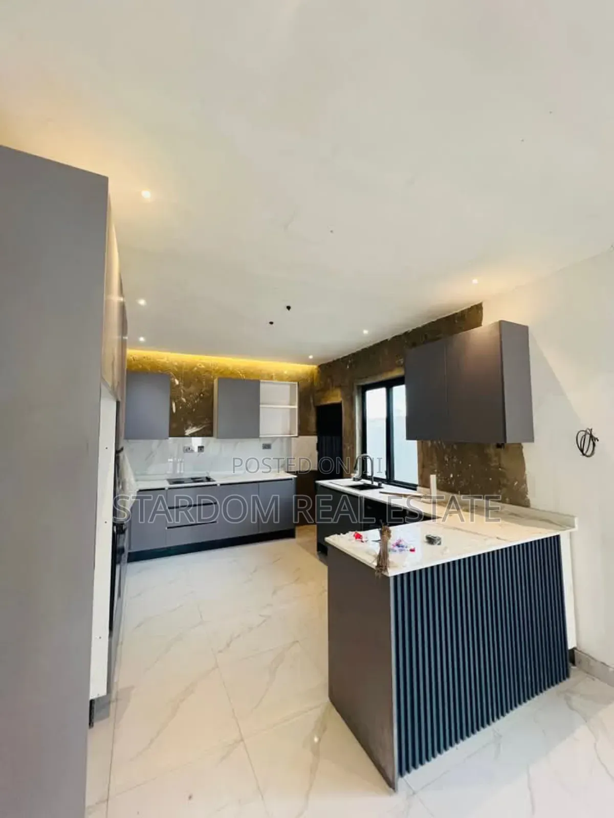 3bdrm Bungalow in Lake Side Estate for sale