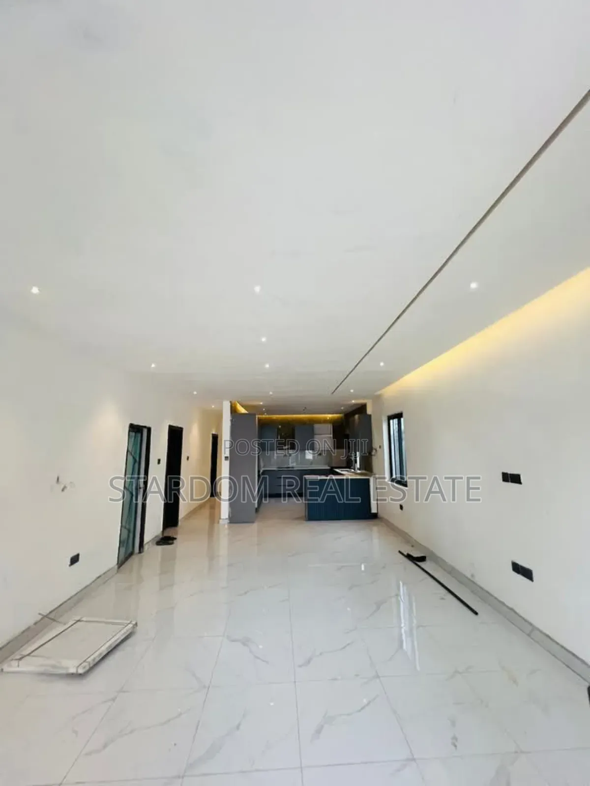 3bdrm Bungalow in Lake Side Estate for sale