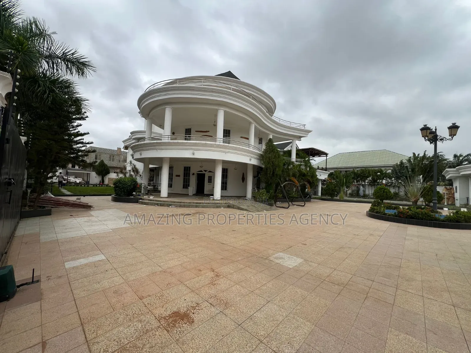 7bdrm House in East Legon for sale