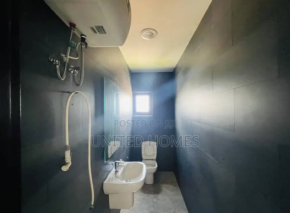 2bdrm Apartment in Abelemkpe for sale