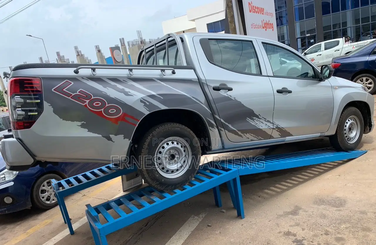 New Mitsubishi L200 2024 Gray