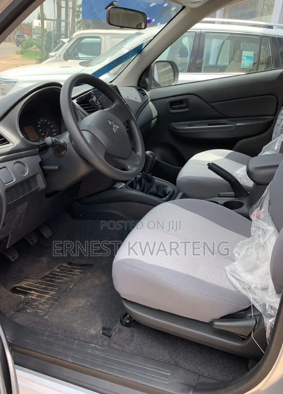 New Mitsubishi L200 2024 Gray