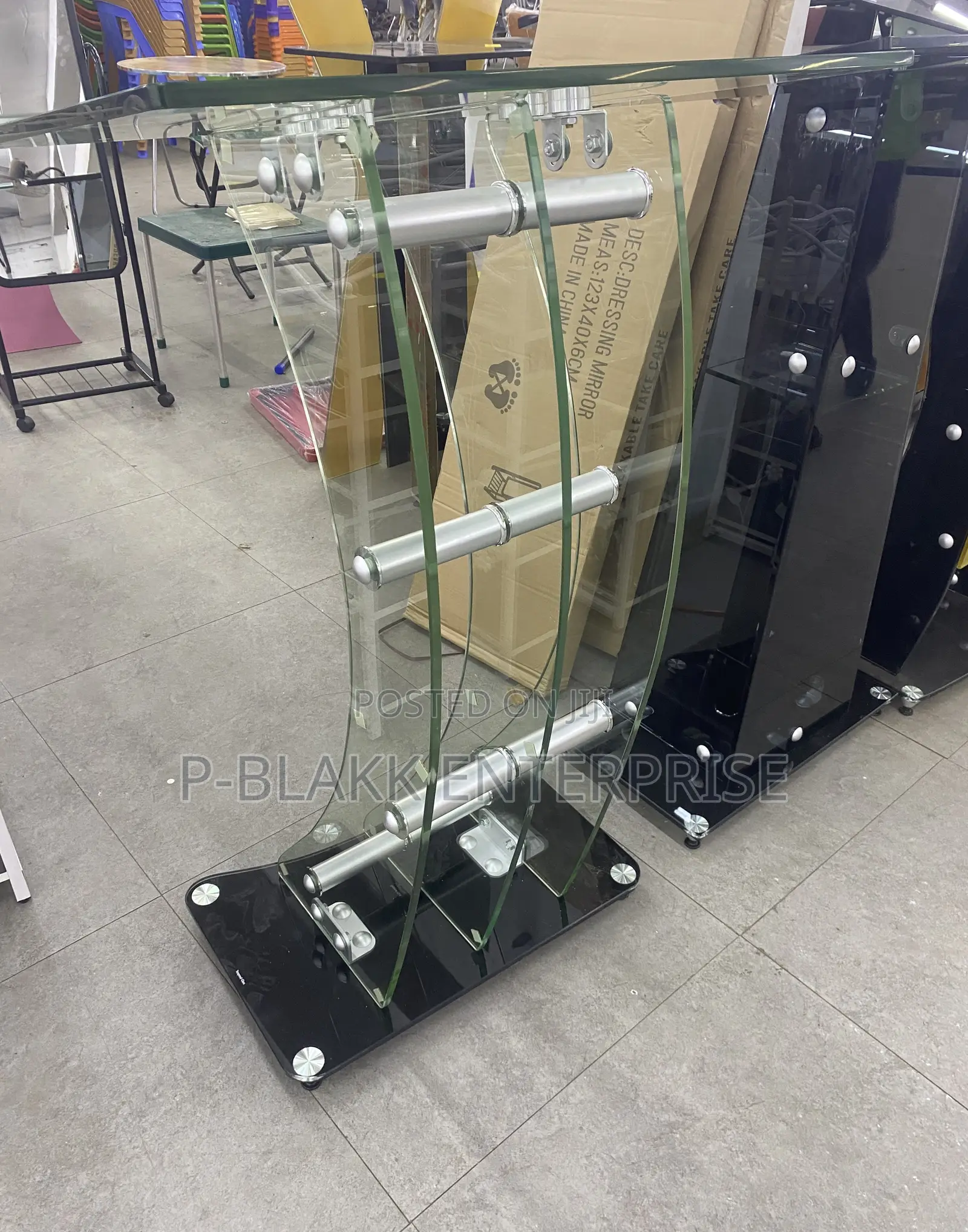 Plain Glass With Black Base Glass Pulpit