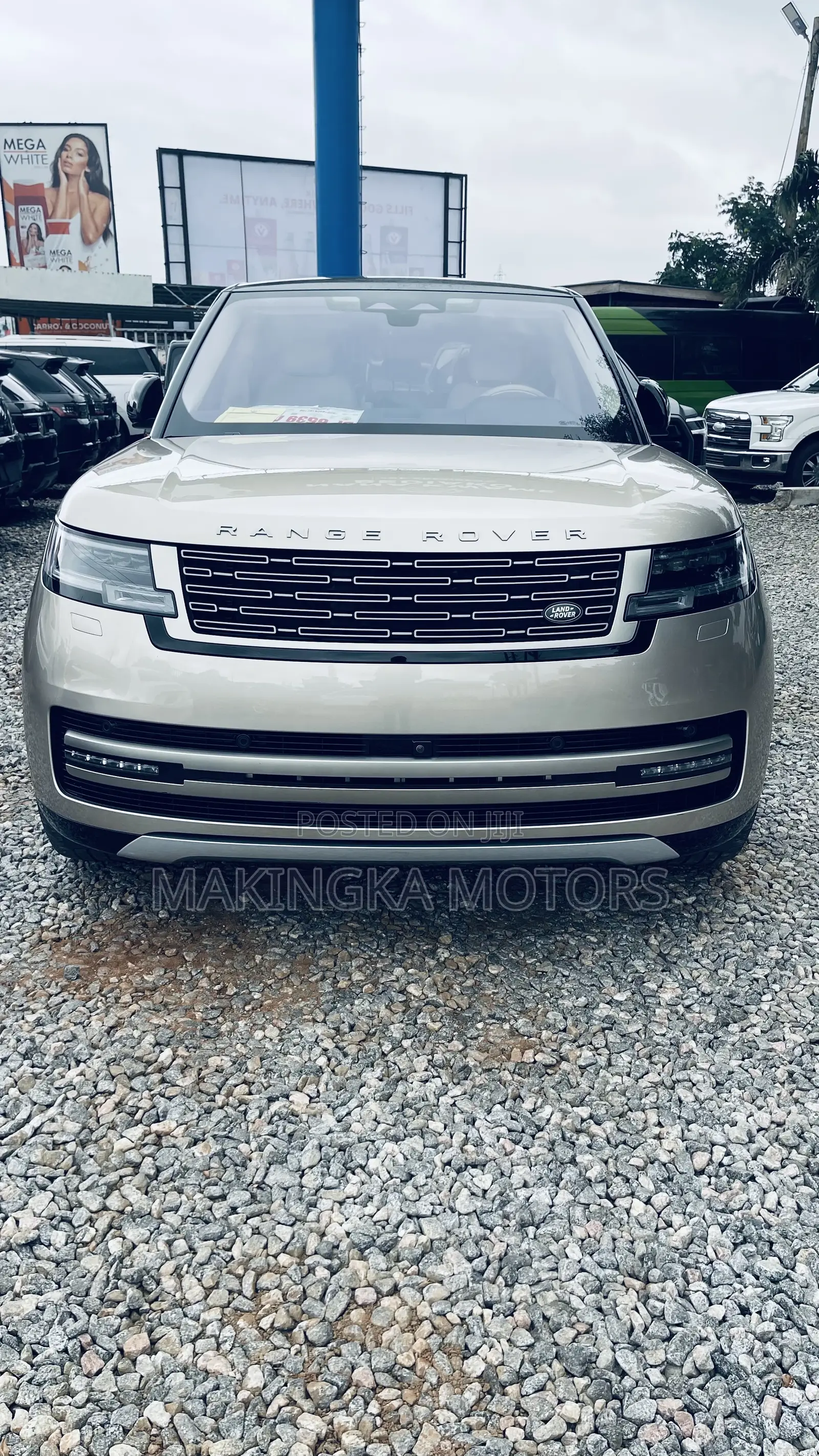 Land Rover Range Rover Vogue 2024 Gold